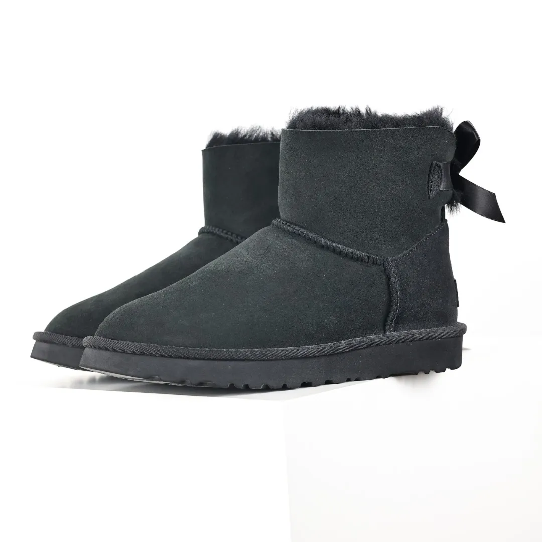Pick up locally 💰600 Core recommended good price Independently developed original outsole and cashmere insole to keep you warm in winter and suitable for home use. In the new year, uug launched a style series, which is partially geared towards the preferences of young consumers and has also moved to the forefront of fashion trends. Shoe body material Water-repellent coated suede upper 17 mm UGGPURE™ implanted wool insole Lightweight non-slip comfortable rubber outsole With brand LOGO trademark Comes with a full set of packaging Size: 35 36 37 38 39 40
